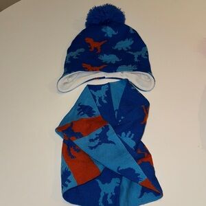 Boys dinosaur Pom Pom winter hat and scarf set, EUC, blue and light blue